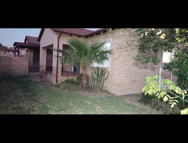 2 BEDROOM TOWNHOUSE TO LET IN SASOLBURG EXT 11